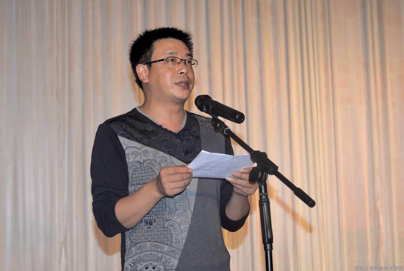 我系举办“逐梦起航”迎新晚会