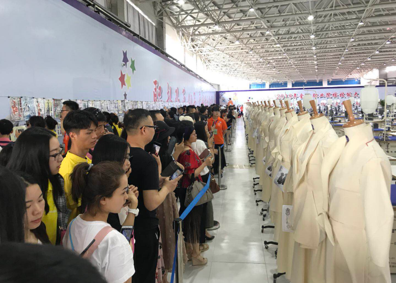 我系员工荣获2018年国赛“服装设计与工艺”赛项团体二等奖