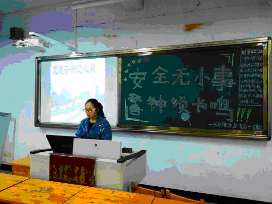 “安全无小事，警钟需长鸣”主题班会