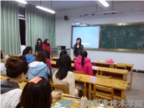 我系组织学习两会精神