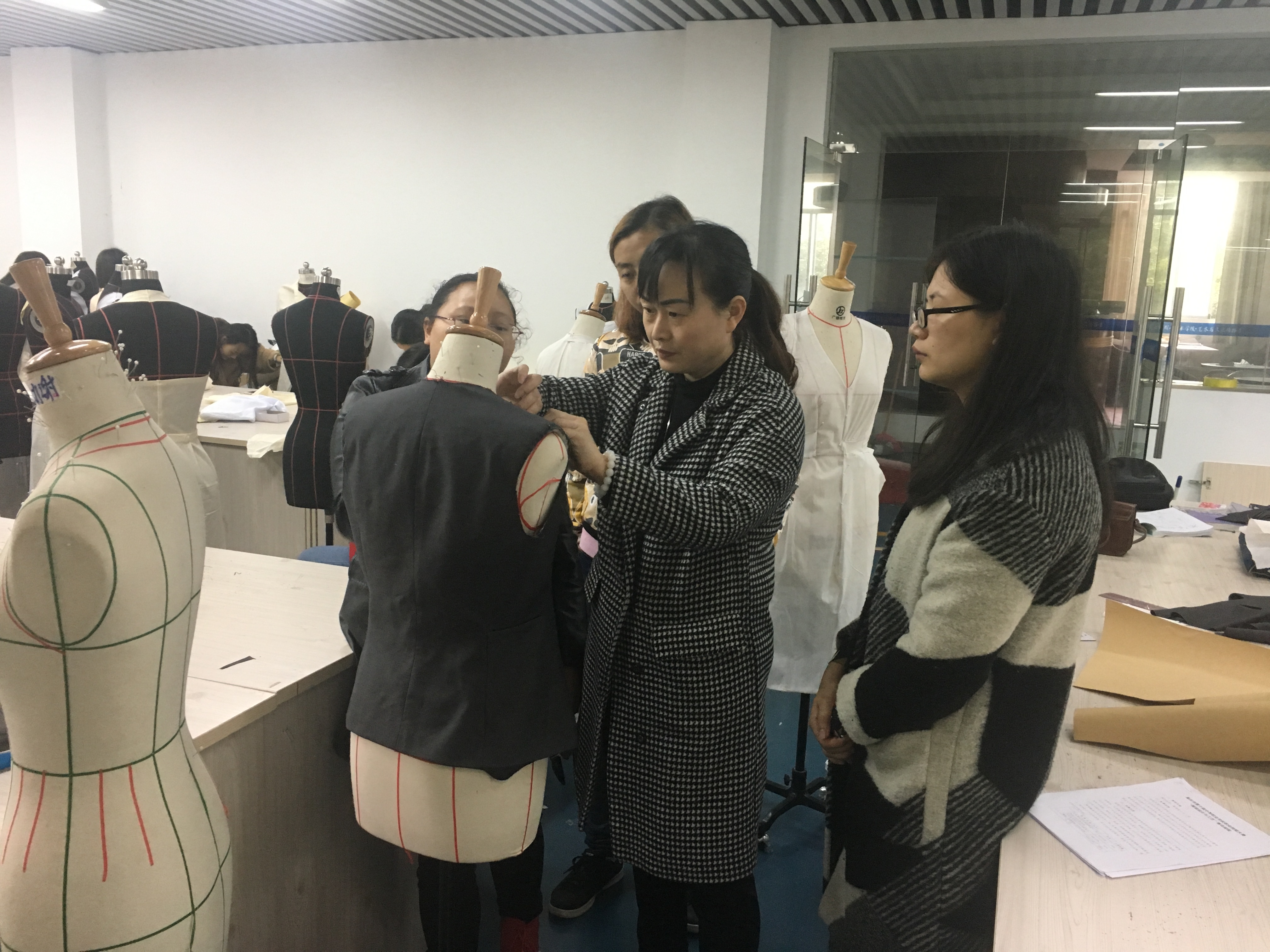 酉阳职教中心师生在我系进行市赛前强化培训